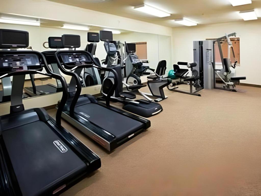 Candlewood Suites Saint Joseph By Ihg Экстерьер фото