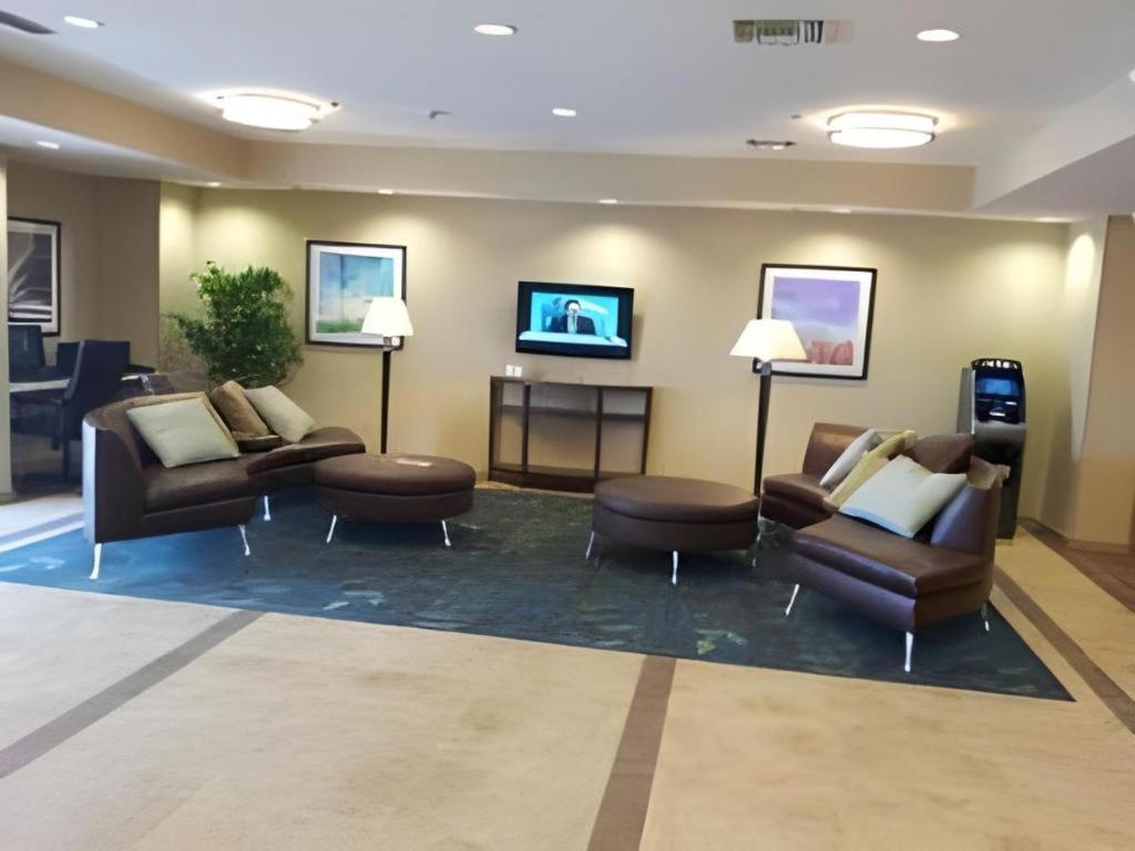 Candlewood Suites Saint Joseph By Ihg Экстерьер фото