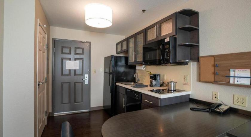 Candlewood Suites Saint Joseph By Ihg Экстерьер фото