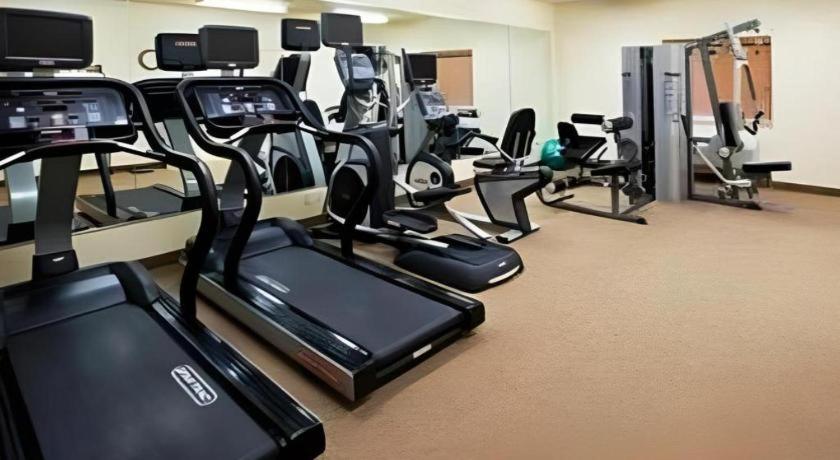 Candlewood Suites Saint Joseph By Ihg Экстерьер фото