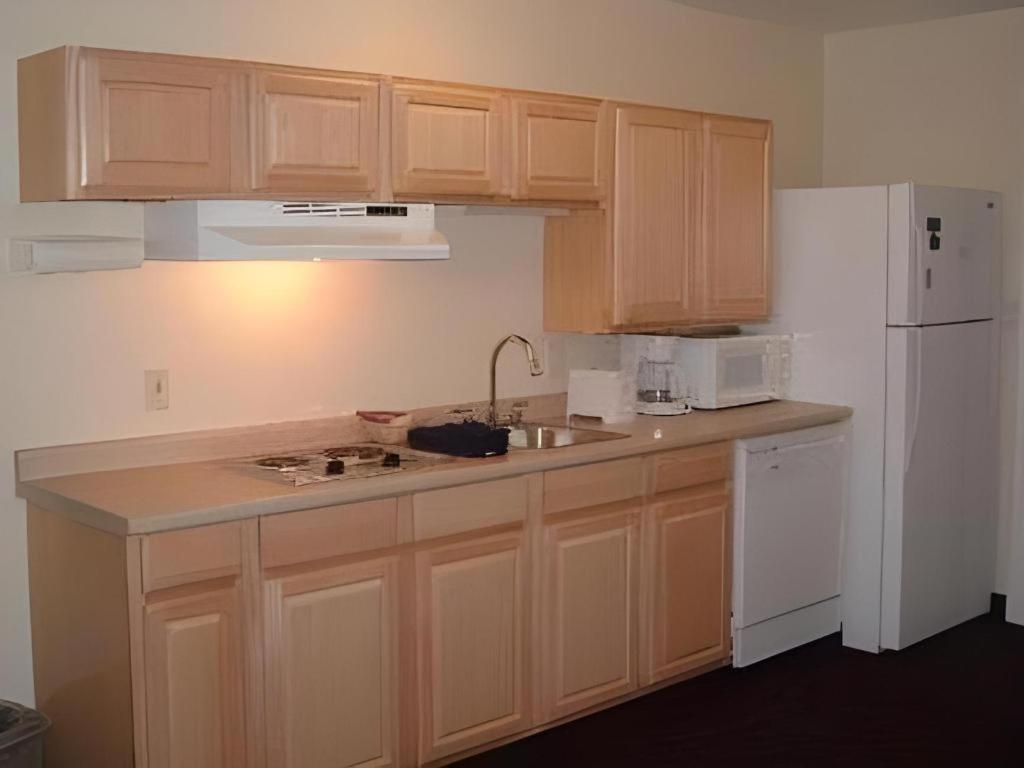 Candlewood Suites Saint Joseph By Ihg Экстерьер фото