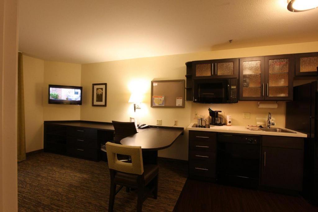 Candlewood Suites Saint Joseph By Ihg Экстерьер фото