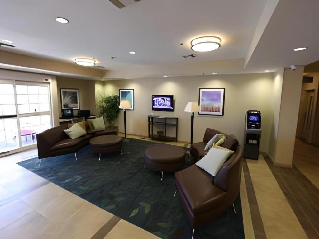Candlewood Suites Saint Joseph By Ihg Экстерьер фото
