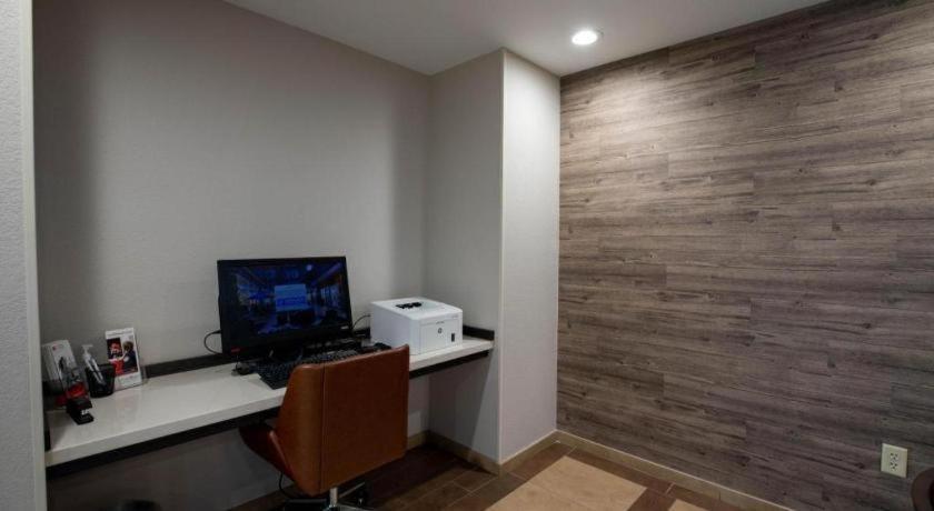 Candlewood Suites Saint Joseph By Ihg Экстерьер фото