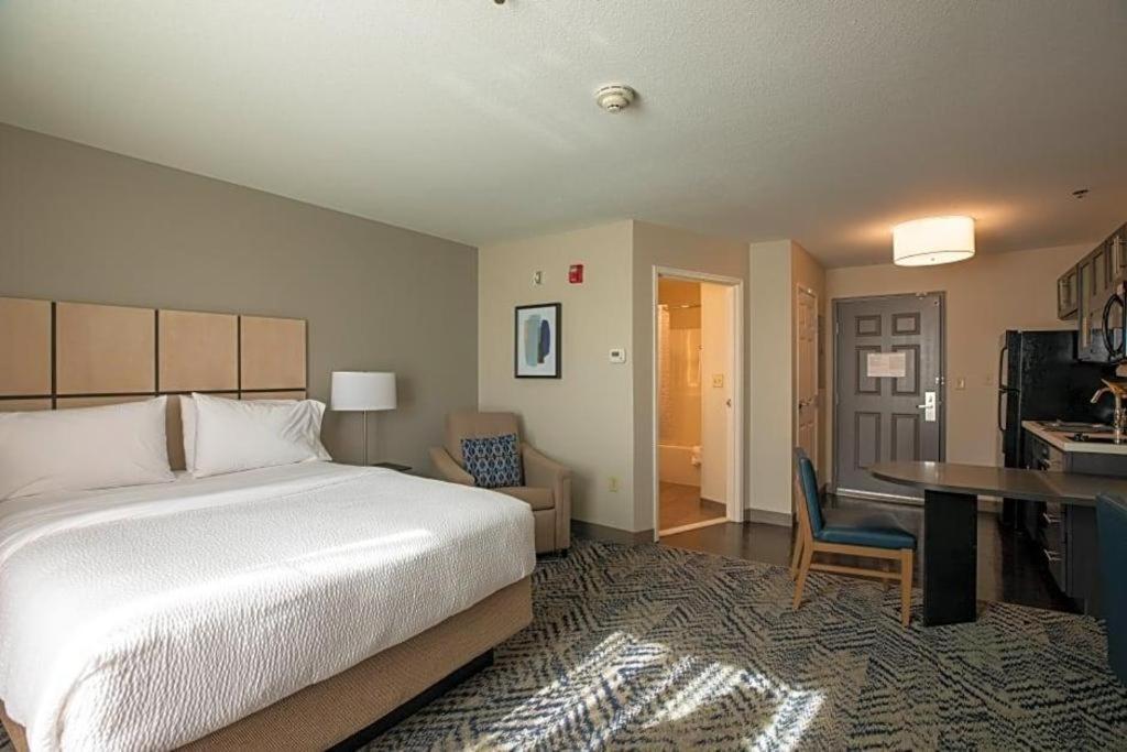 Candlewood Suites Saint Joseph By Ihg Экстерьер фото