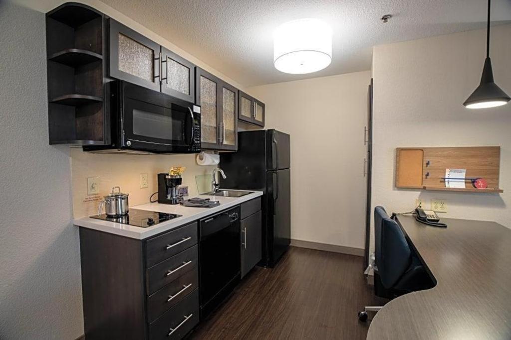 Candlewood Suites Saint Joseph By Ihg Экстерьер фото