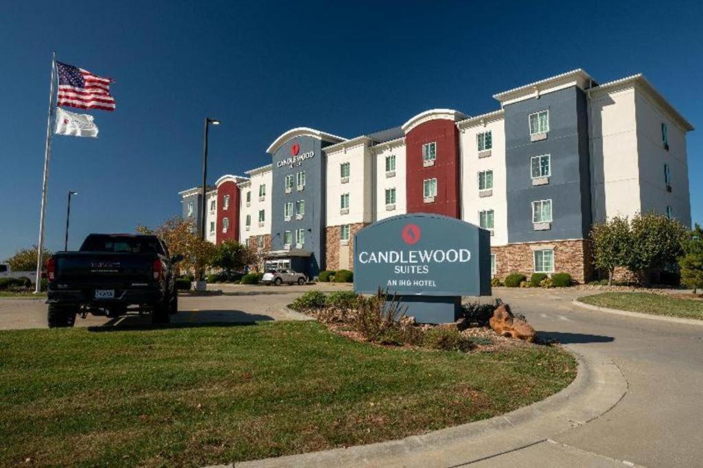Candlewood Suites Saint Joseph By Ihg Экстерьер фото