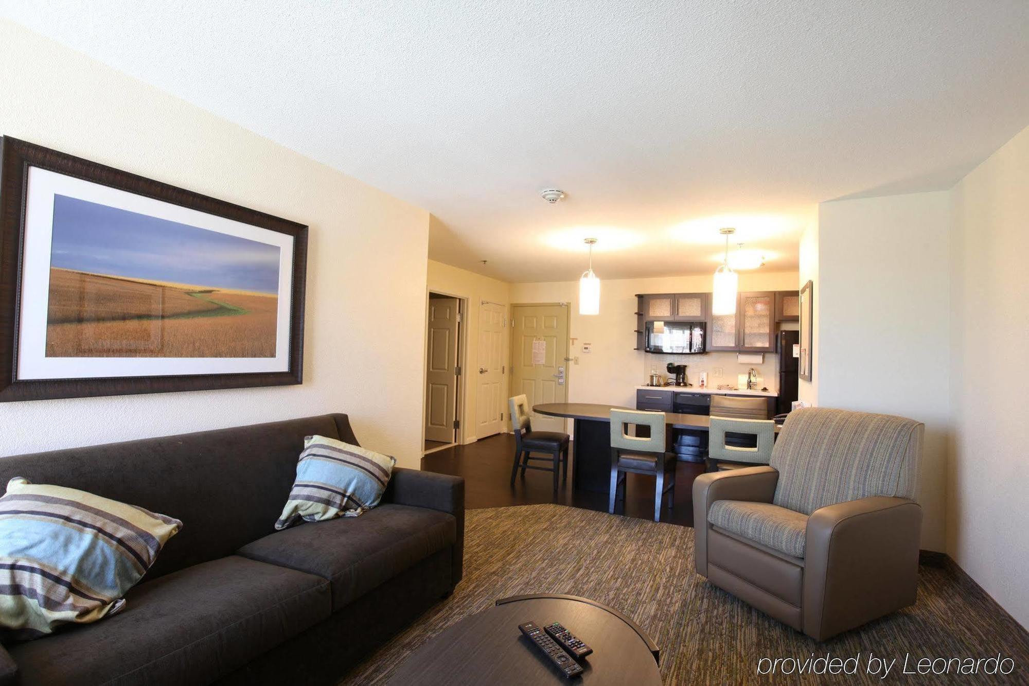 Candlewood Suites Saint Joseph By Ihg Экстерьер фото